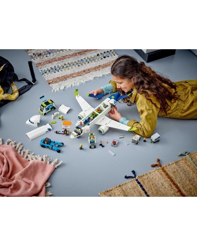 Konstruktor LEGO City Passenger Airplane 60367, 913 parça, 7 yaşdan