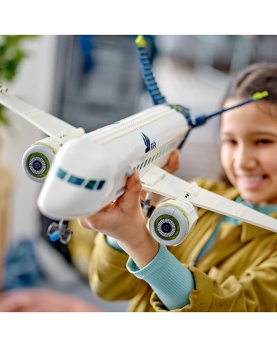 Konstruktor LEGO City Passenger Airplane 60367, 913 parça, 7 yaşdan