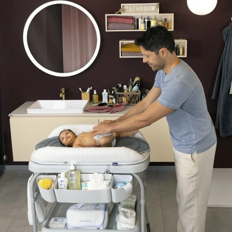 Пеленальный стол Chicco Cuddle & Bubble с ванночкой, серый, 28x81x102 см Пеленальный стол Chicco Cuddle & Bubble с ванночкой, серый, 28x81x102 см