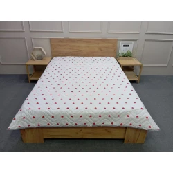 Летнее одеяло разных цветов, с сердечками Летнее одеяло разных цветов, с сердечками