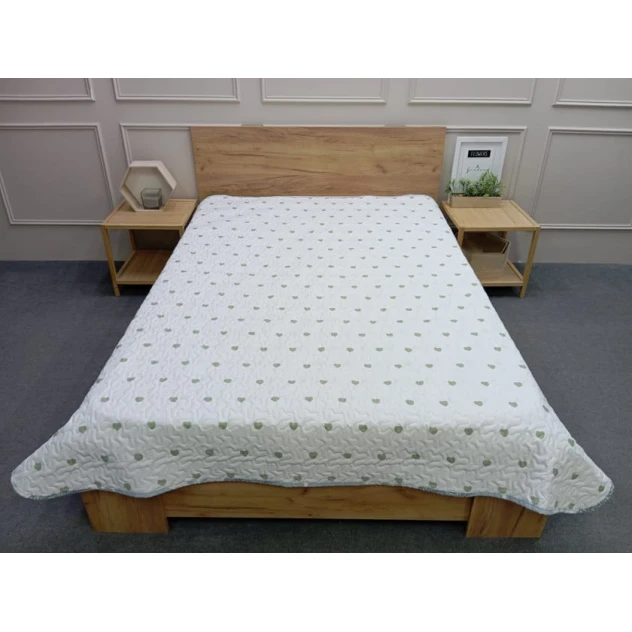 Летнее одеяло разных цветов, с сердечками Летнее одеяло разных цветов, с сердечками