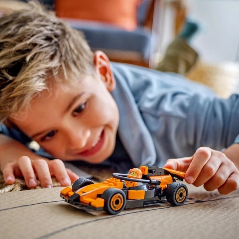 Конструктор LEGO City F1® Driver with McLaren Race Car 60442, 86 деталей, от 6 лет