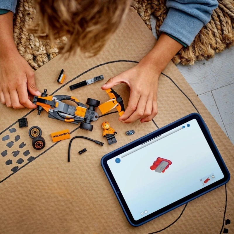 Конструктор LEGO City F1® Driver with McLaren Race Car 60442, 86 деталей, от 6 лет