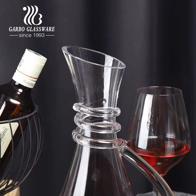 Элегантный простой графин 1300 мл Plateon0070