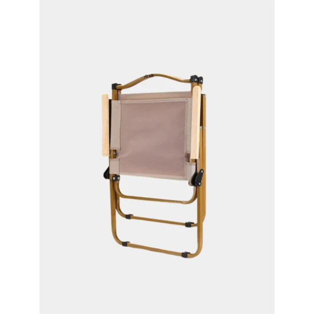 Складной стул с металлическим каркасом бежевого цвета и тканевым сиденьем. Складной стул с металлическим каркасом бежевого цвета и тканевым сиденьем.