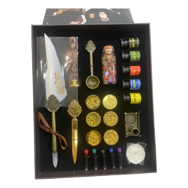 Hogwarts Calligraphy Deluxe Harry Potter 25 Parça Sehrbazlıq Kolleksiyası Ağ Hogwarts Calligraphy Deluxe Harry Potter 25 Parça Sehrbazlıq Kolleksiyası Ağ