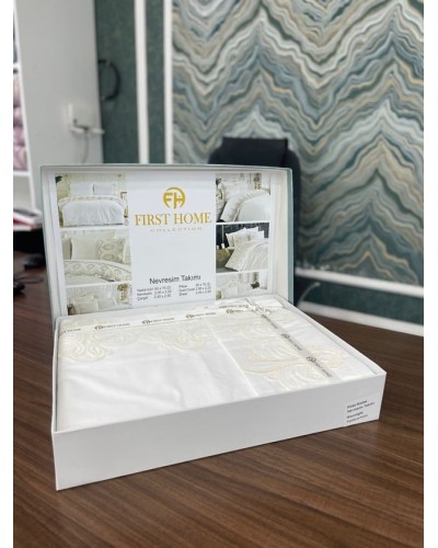 Yataq dəsti FIRST HOME Orkide, İnci, Menekşe, Manolya, Pandora, Fleur Satin, güpürlü, 100% pambıq iplikdən toxunmuş satin material, uzun ömürlü, gündəlik və cehizlik üçün, ikinəfərlik, yorğan üzü 200x220 sm, çarşaf 250x250 sm, yastıq üzü 50x70 sm (2 ədəd)