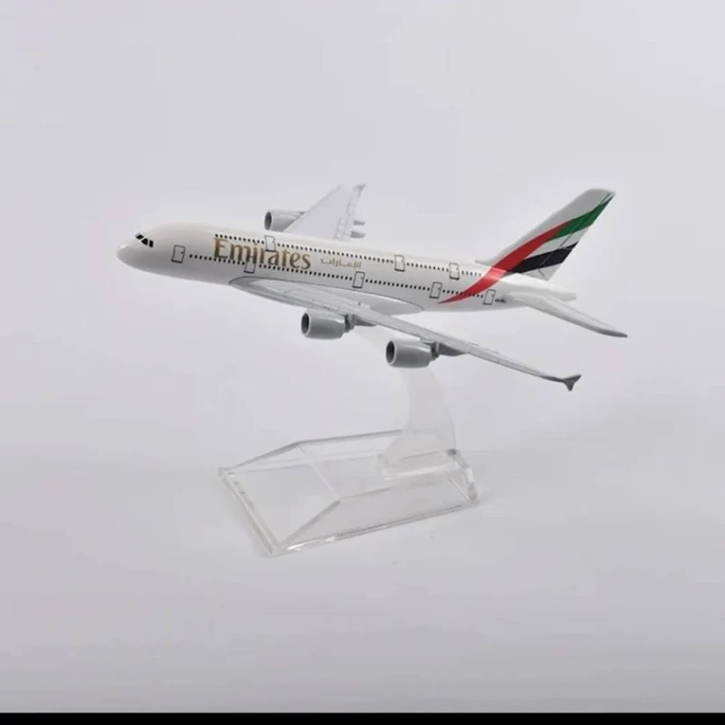 Коллекционная фигурка Emirates Airbus A380, 13.5x15.5x8 см Коллекционная фигурка Emirates Airbus A380, 13.5x15.5x8 см
