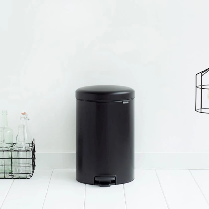Мусорное ведро Brabantia NewIcon, 46.7x38x29 см, сталь, 20 л, черное Мусорное ведро Brabantia NewIcon, 46.7x38x29 см, сталь, 20 л, черное