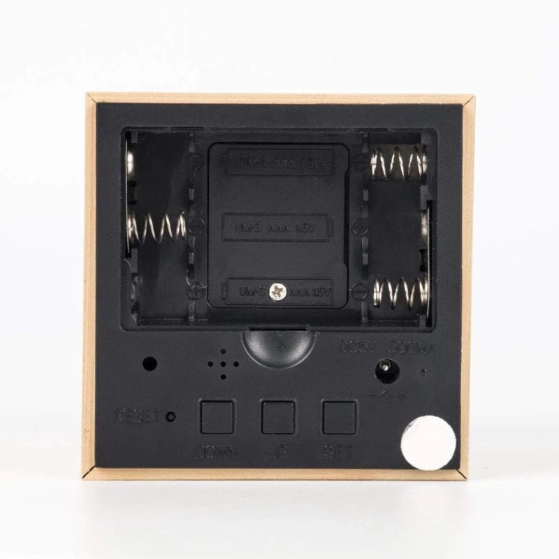 LED-lər, mum arxa işığı, tarix və temperatur göstəricisi olan mini zəngli saat. 6240_0857