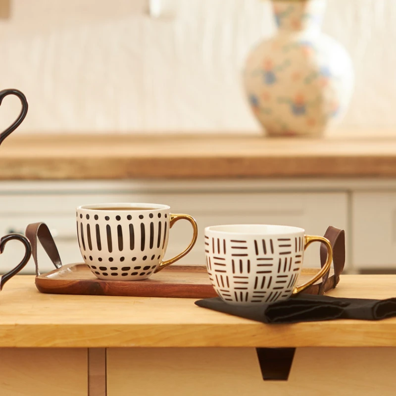 Чашка Emsan Shiny Lines, фарфор, белая/черная, 450 мл Чашка Emsan Shiny Lines, фарфор, белая/черная, 450 мл