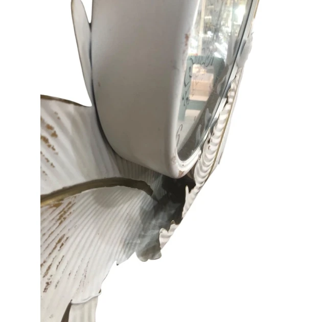 Böyük yarpaq dekorasiyalı divar saatı. Ağ rəngdə Böyük yarpaq dekorasiyalı divar saatı. Ağ rəngdə