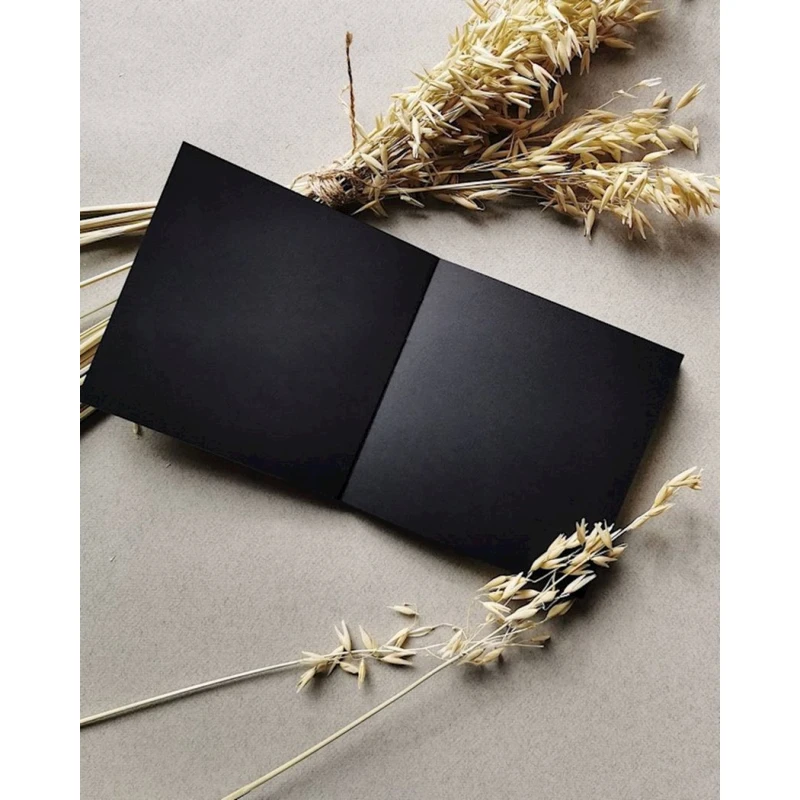 Альбом Smiltainis Black Layflat для скетчей, 140x140, 170г, 32 листа Альбом Smiltainis Black Layflat для скетчей, 140x140, 170г, 32 листа