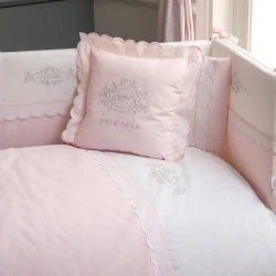 Комплект детского постельного белья Funna baby Princess, 8 предметов, пододеяльник 100x130 см, внутреннее одеяло, защита головы 40x60 см, боковая защита 40x120 см - 2 шт, простыня, наволочка 35x45 см, декоративная подушка, хлопок, розовый Комплект детского постельного белья Funna baby Princess, 8 предметов, пододеяльник 100x130 см, внутреннее одеяло, защита головы 40x60 см, боковая защита 40x120 см - 2 шт, простыня, наволочка 35x45 см, декоративная подушка, хлопок, розовый