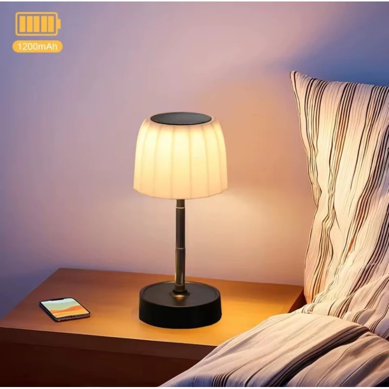 Маленький светодиодный ночник телескопический, белый/черный, 10x10x28 см Маленький светодиодный ночник телескопический, белый/черный, 10x10x28 см