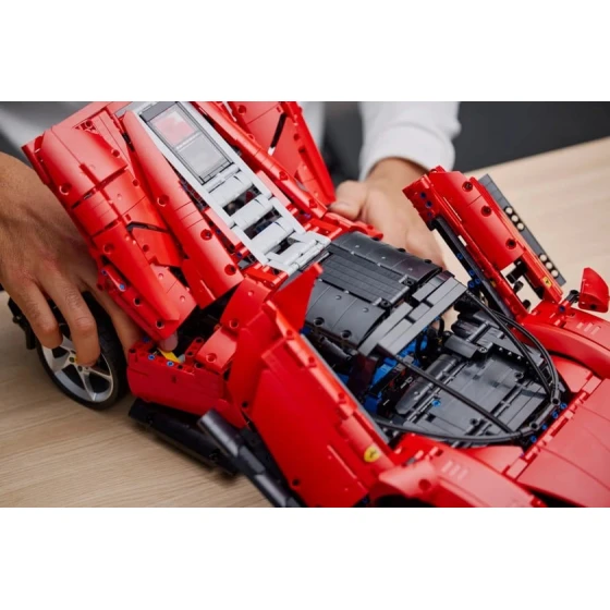 Конструктор LEGO Technic Ferrari Daytona SP3 42143, 3778 детали, от 18 лет