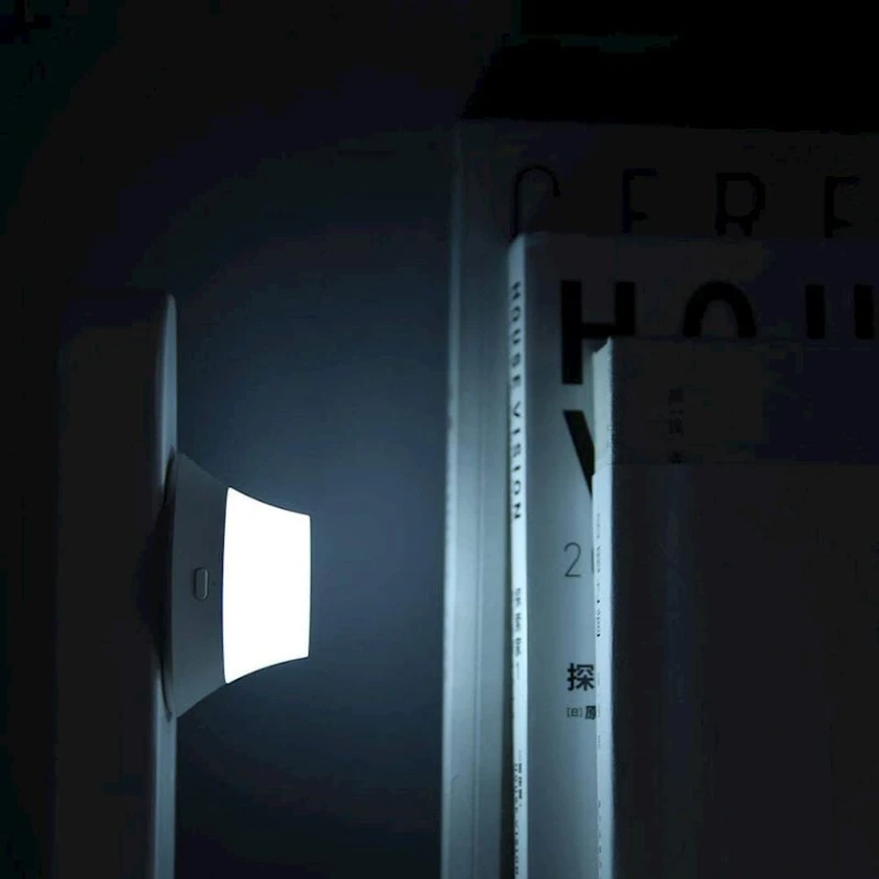 Настольная лампа с беспроводной зарядкой Xiaomi Yeelight Настольная лампа с беспроводной зарядкой Xiaomi Yeelight