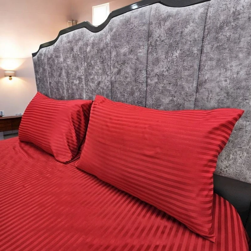 Комплект постельного белья Luxe Cotton Lu-xe-000221, пододеяльник 200x220 см, простыня 230x240 см, наволочки 2 шт x 50x70 см, двуспальный, хлопок, красный