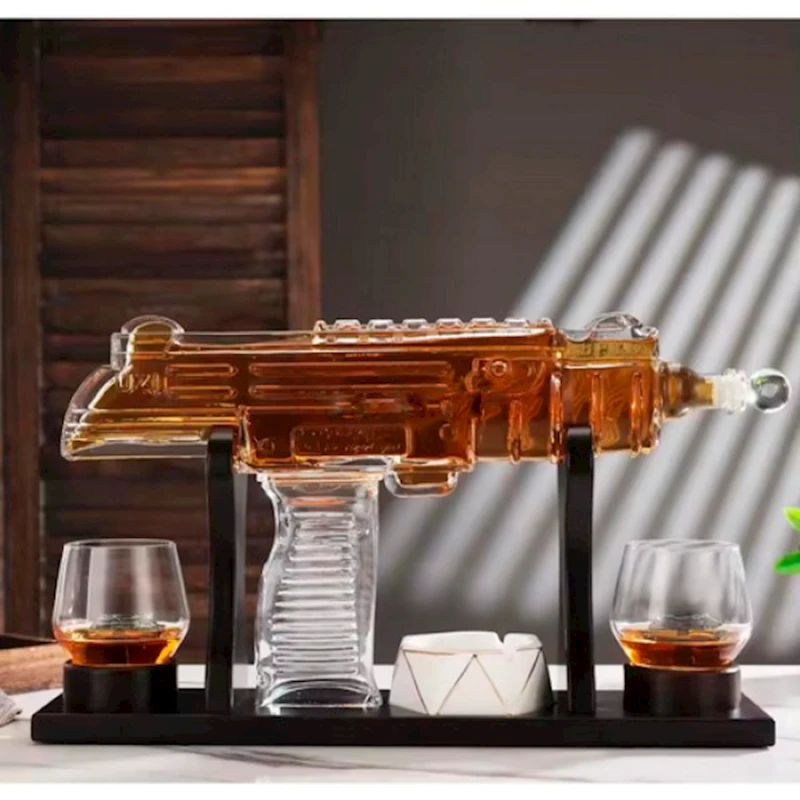 Набор Flame_2280 Графин пулемет Узи, стекло/дерево, прозрачный/черный, на подставке, 1000 мл, 3 шт Набор Flame_2280 Графин пулемет Узи, стекло/дерево, прозрачный/черный, на подставке, 1000 мл, 3 шт