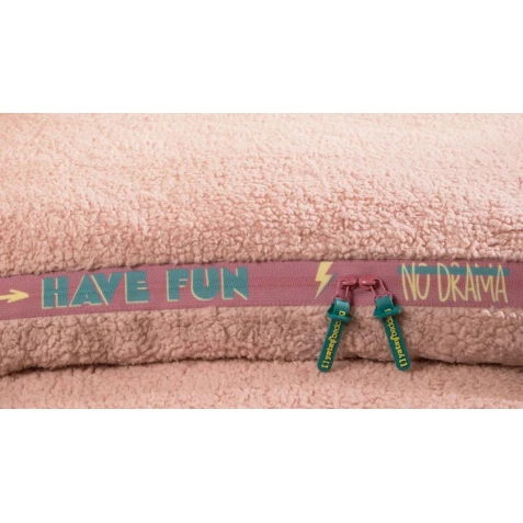 Комплект постельного белья Yataş CoverMe Drama, покрывало 160x220 см, простыня 100х200 см, наволочка 50х70 см, односпальный, хлопок/полиэстер, розовый Комплект постельного белья Yataş CoverMe Drama, покрывало 160x220 см, простыня 100х200 см, наволочка 50х70 см, односпальный, хлопок/полиэстер, розовый