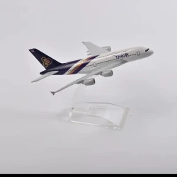 Коллекционная фигурка Air Thai Airbus A380, 13.5x15x8 см Коллекционная фигурка Air Thai Airbus A380, 13.5x15x8 см