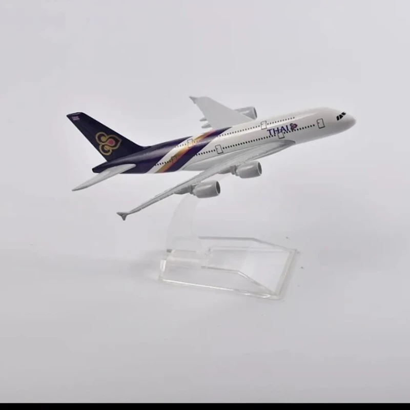 Коллекционная фигурка Air Thai Airbus A380, 13.5x15x8 см Коллекционная фигурка Air Thai Airbus A380, 13.5x15x8 см