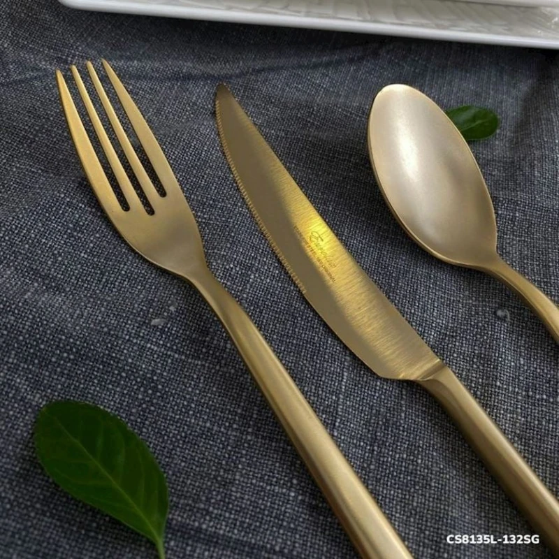 Набор столовых приборов Eurolux EU-CS8135L-132SG на 12 персон 132 предмета, нержавеющая сталь Набор столовых приборов Eurolux EU-CS8135L-132SG на 12 персон 132 предмета, нержавеющая сталь