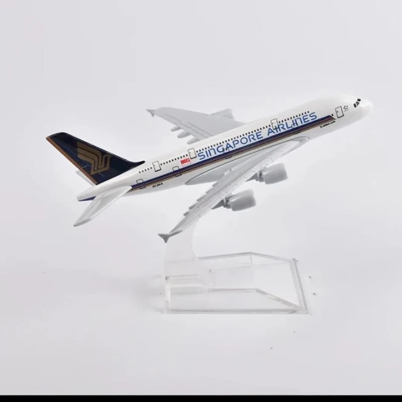 Kolleksiya fiquru Singapore Airlines Airbus A380, 13.5x15x8 sm