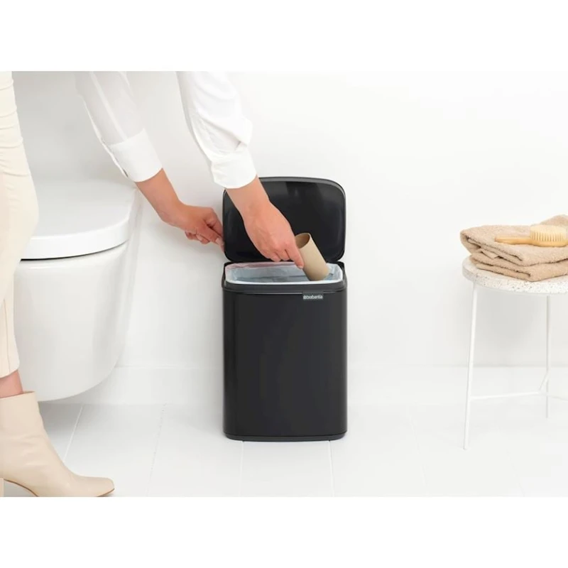 Мусорное ведро Brabantia Bo, 24.2x31.7x20.7 см, металл, 7 л, черное Мусорное ведро Brabantia Bo, 24.2x31.7x20.7 см, металл, 7 л, черное