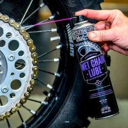 Универсальная смазка Muc-Off Motorcycle Wet Chain Lube 400 ml Универсальная смазка Muc-Off Motorcycle Wet Chain Lube 400 ml