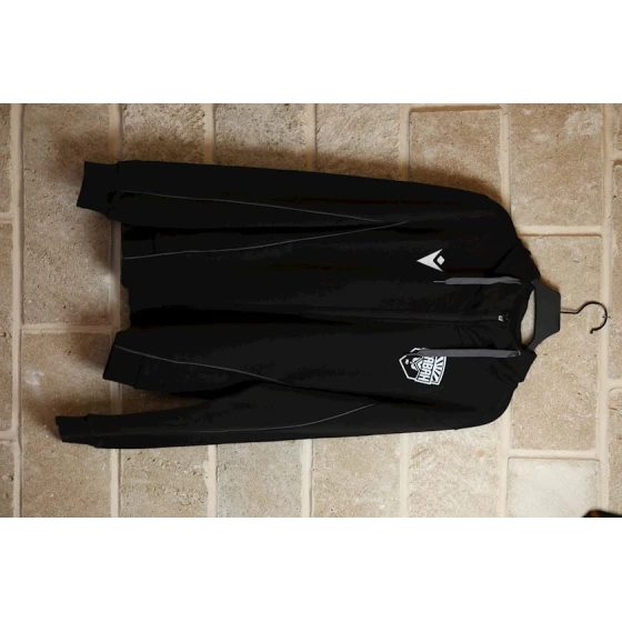 Tolstovka azarkeşlər üçün Macron 92000928, qara, parça, ölçü L Tolstovka azarkeşlər üçün Macron 92000928, qara, parça, ölçü L