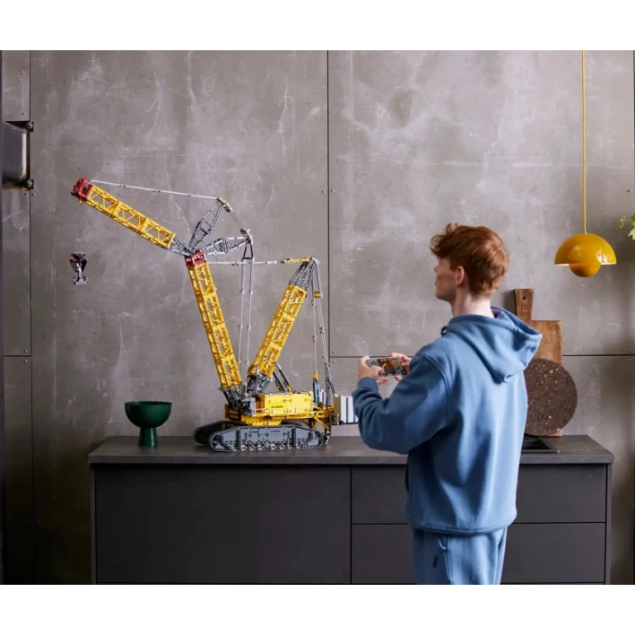 Конструктор LEGO Technic Liebherr LR 13000 42146, 2883 детали, от 18 лет Конструктор LEGO Technic Liebherr LR 13000 42146, 2883 детали, от 18 лет