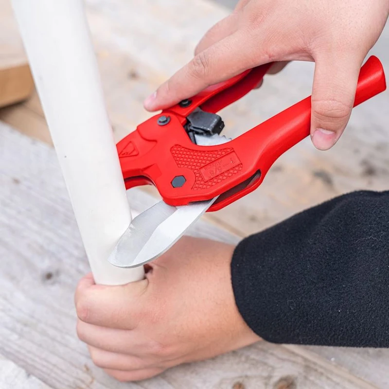 Труборез для ПВХ труб Emtop EPCR4201, 3-42 мм Труборез для ПВХ труб Emtop EPCR4201, 3-42 мм