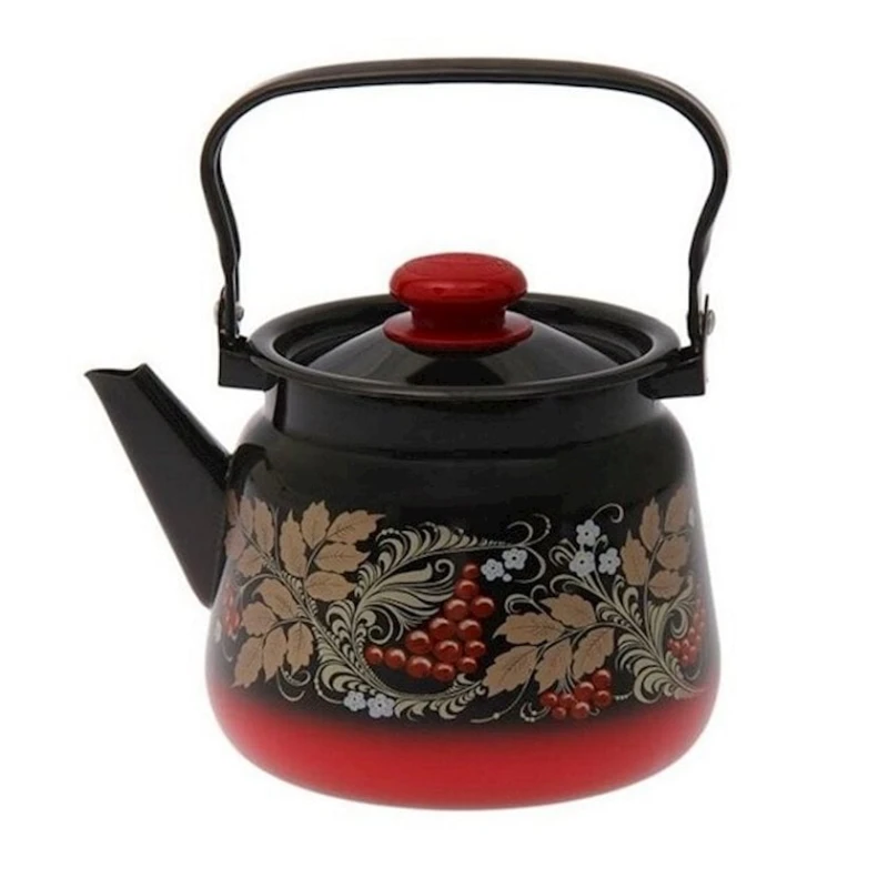 Su qaynatmaq üçün çaydan 