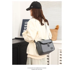 Термосумка для еды с черной молнией серого цвета для хранения и транспортировки продуктов питания Термосумка для еды с черной молнией серого цвета для хранения и транспортировки продуктов питания