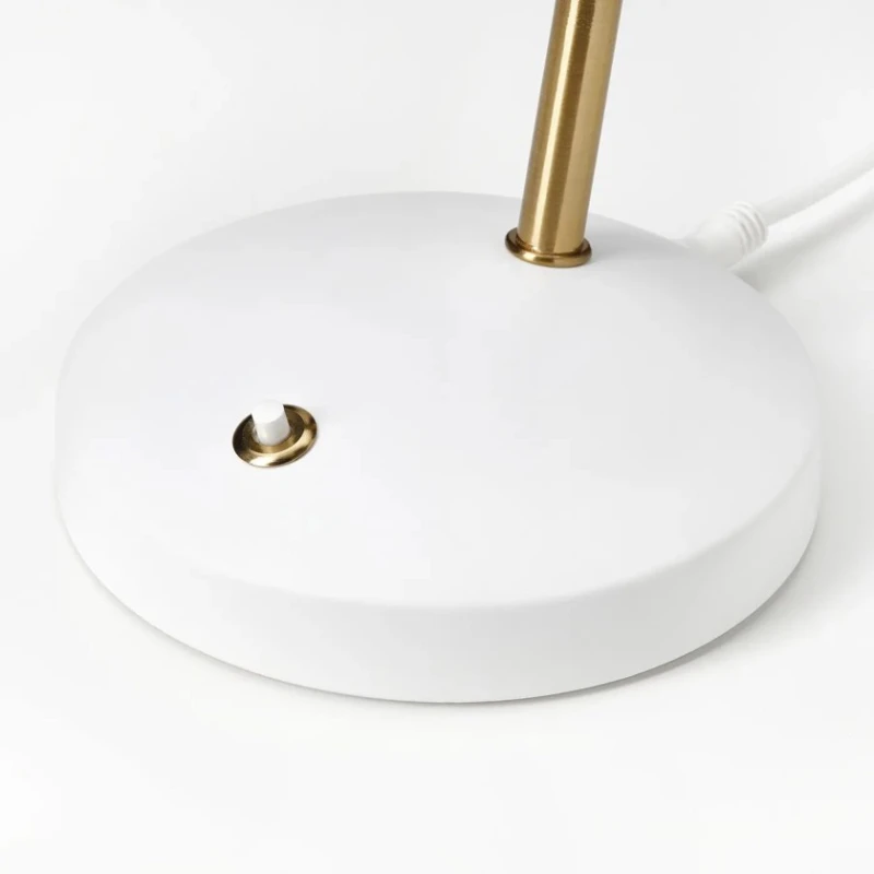 Настольный светильник IKEA Isnalen, пластик/сталь/латунь, 37 см, белый Настольный светильник IKEA Isnalen, пластик/сталь/латунь, 37 см, белый