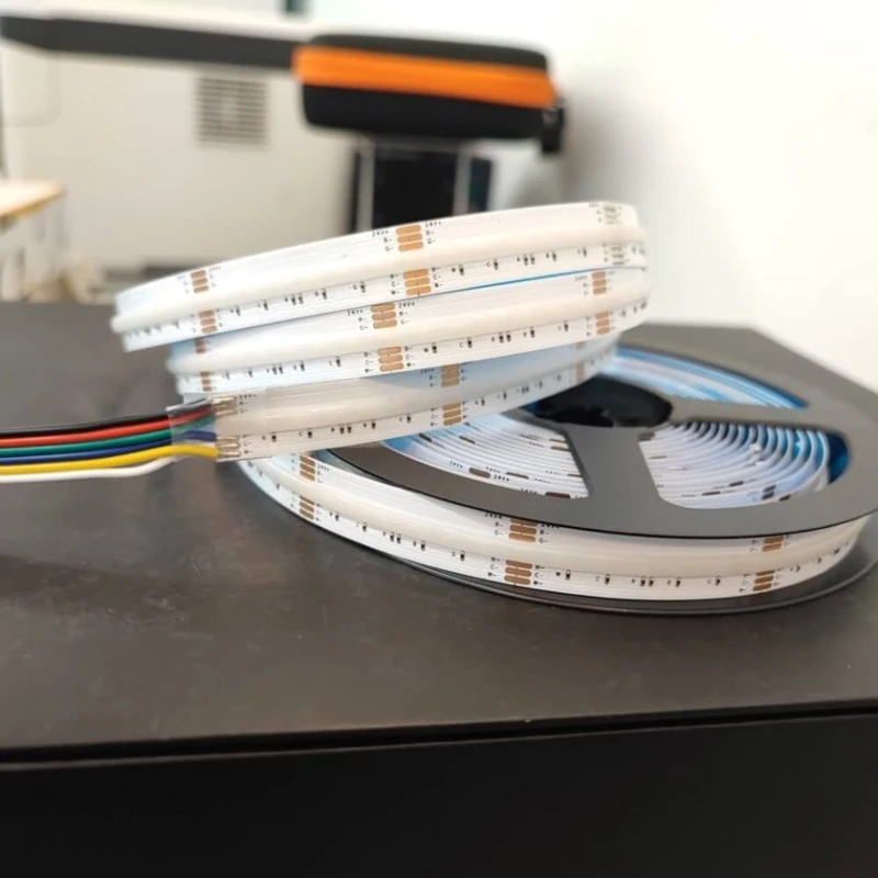 Умная светодиодная лента Tuya RGBCW LED Zigbee 10m Умная светодиодная лента Tuya RGBCW LED Zigbee 10m