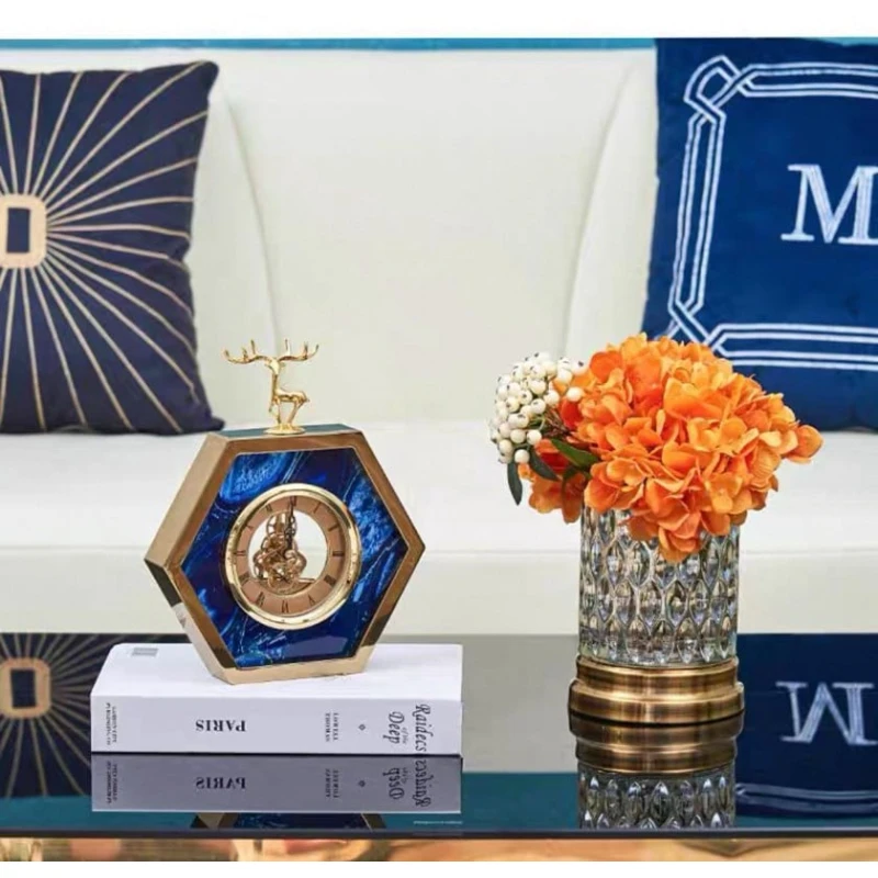 Золотые металлические маятниковые настольные часы. 838rj_38j Золотые металлические маятниковые настольные часы. 838rj_38j