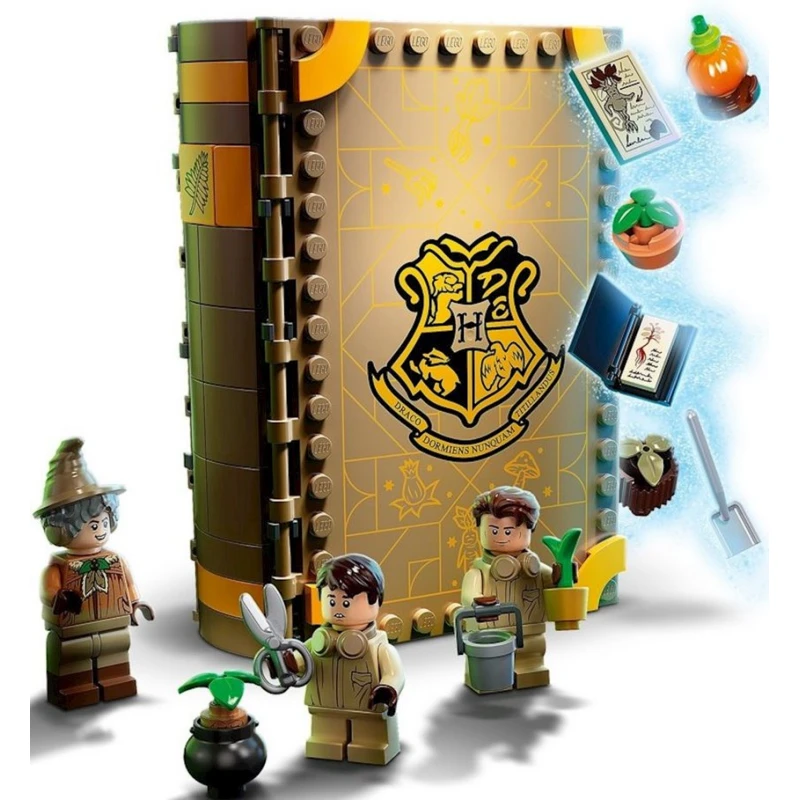 Конструктор LEGO Harry Potter Учеба в Хогвартсе: Урок травологии 76384, 8+ лет, 233 элемента Конструктор LEGO Harry Potter Учеба в Хогвартсе: Урок травологии 76384, 8+ лет, 233 элемента