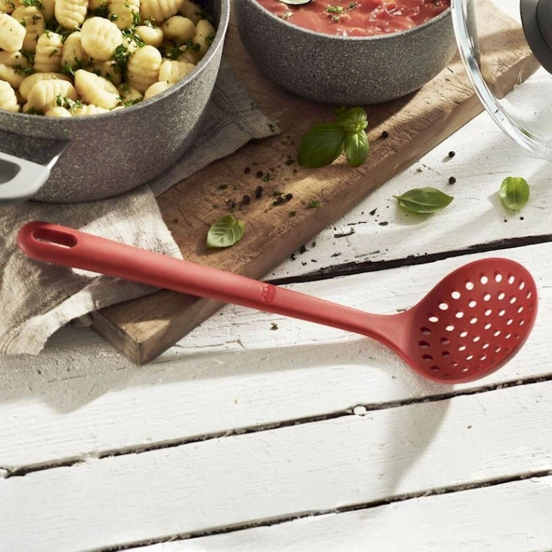 Шумовка Ballarini Rosso, силикон, красная, 31 см Шумовка Ballarini Rosso, силикон, красная, 31 см