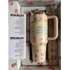 Термос Stanley Quencher H2.0 Flowstate, 1200 мл, товар в ассортименте Термос Stanley Quencher H2.0 Flowstate, 1200 мл, товар в ассортименте
