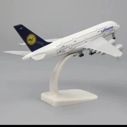 Коллекционная фигурка A380 Lufthansa, 18.5x20x10 см Коллекционная фигурка A380 Lufthansa, 18.5x20x10 см