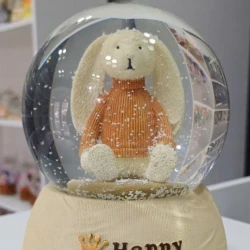 Снежный шар кролик, музыкальный, бежевый