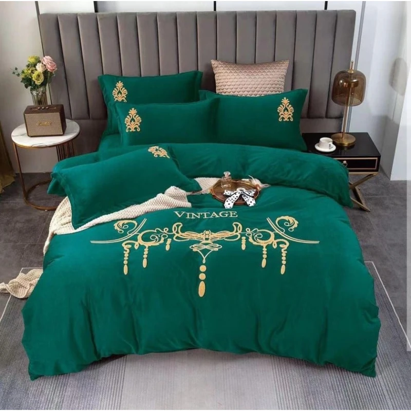 Комплект постельного белья MiraNova CTS-442, простыня 230х250 см, пододеяльник 200х220 см, наволочки 50х70 см, двуспальный, велюр, зеленый Комплект постельного белья MiraNova CTS-442, простыня 230х250 см, пододеяльник 200х220 см, наволочки 50х70 см, двуспальный, велюр, зеленый
