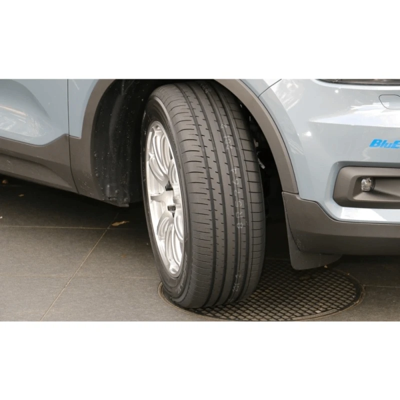 Автомобильные шины Yokohama BluEarth-XT AE61 102V 235/60R17