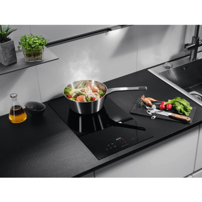 Индукционная плита AEG IKB32300CB