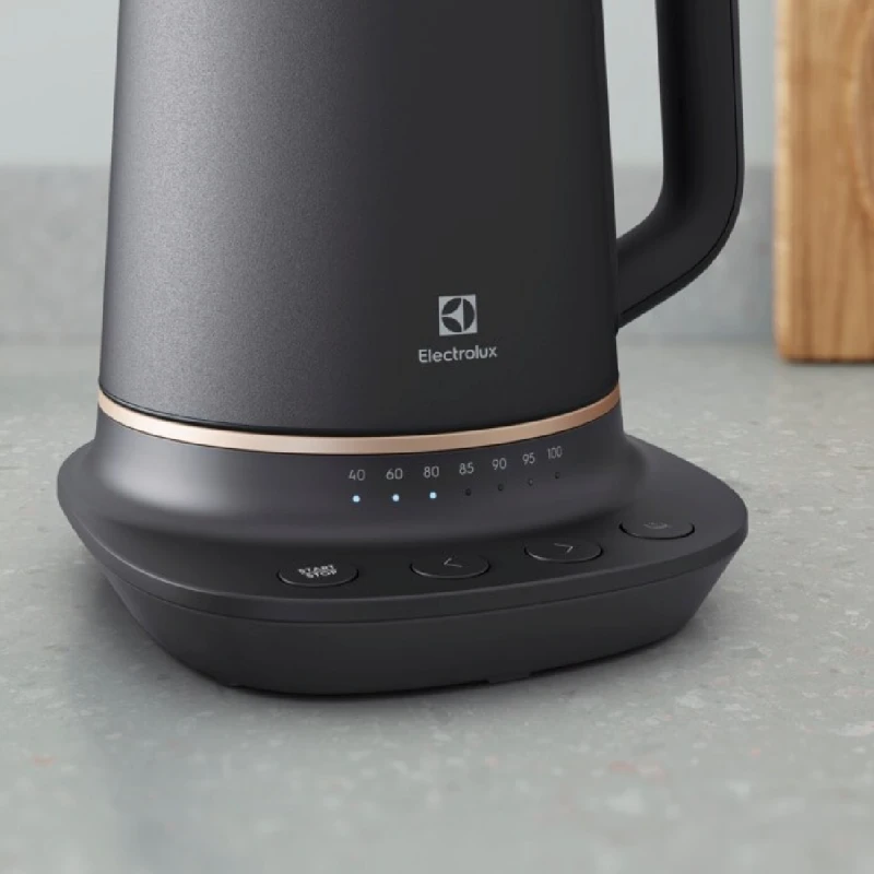 Электрический чайник Electrolux E7K1-6BP