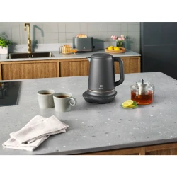 Электрический чайник Electrolux E7K1-6BP