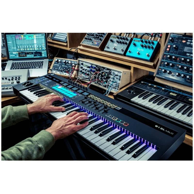 MIDI-контроллер Novation Launchkey 61 MK3