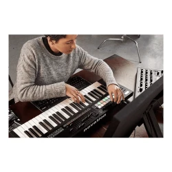 MIDI-контроллер Novation Launchkey 61 MK3